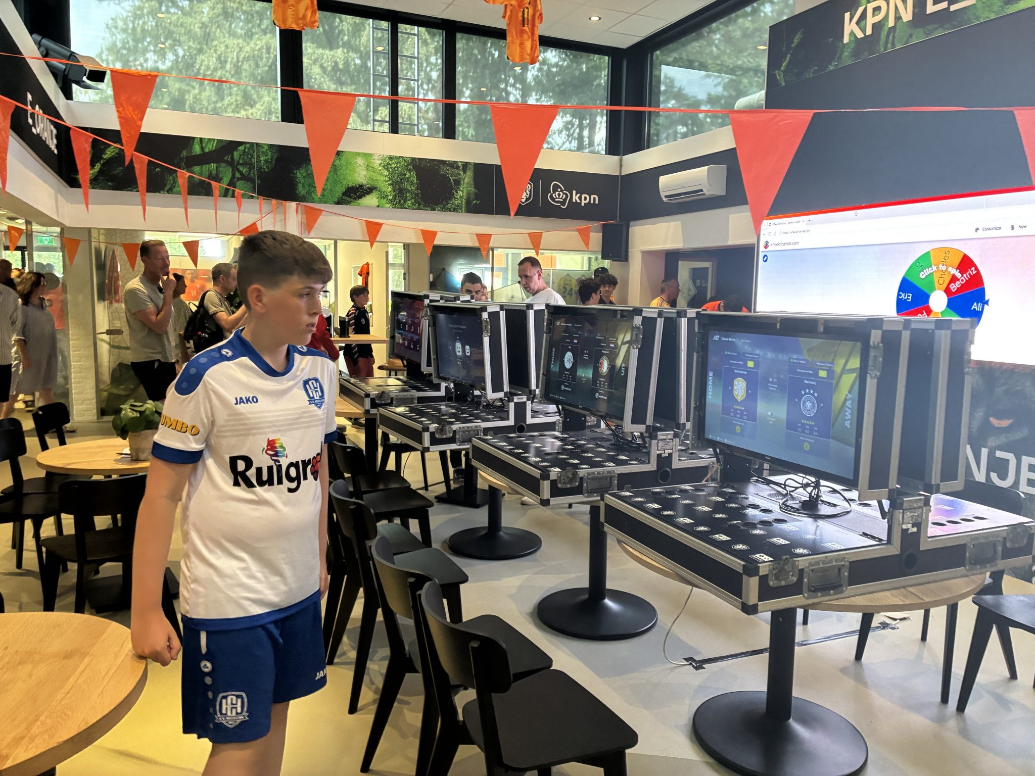 Coen Fielmich vertegenwoordigt SV Hillegom op KNVB EA FC kampioenschap