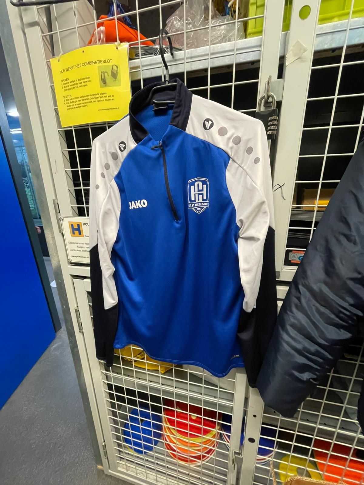 Van wie is deze splinternieuwe ziptop?